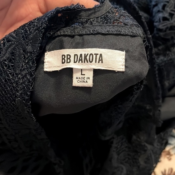 NWOT-Sheri Mock Neck Sleeveless Lace Mini Shift Dress - Picture 10 of 10